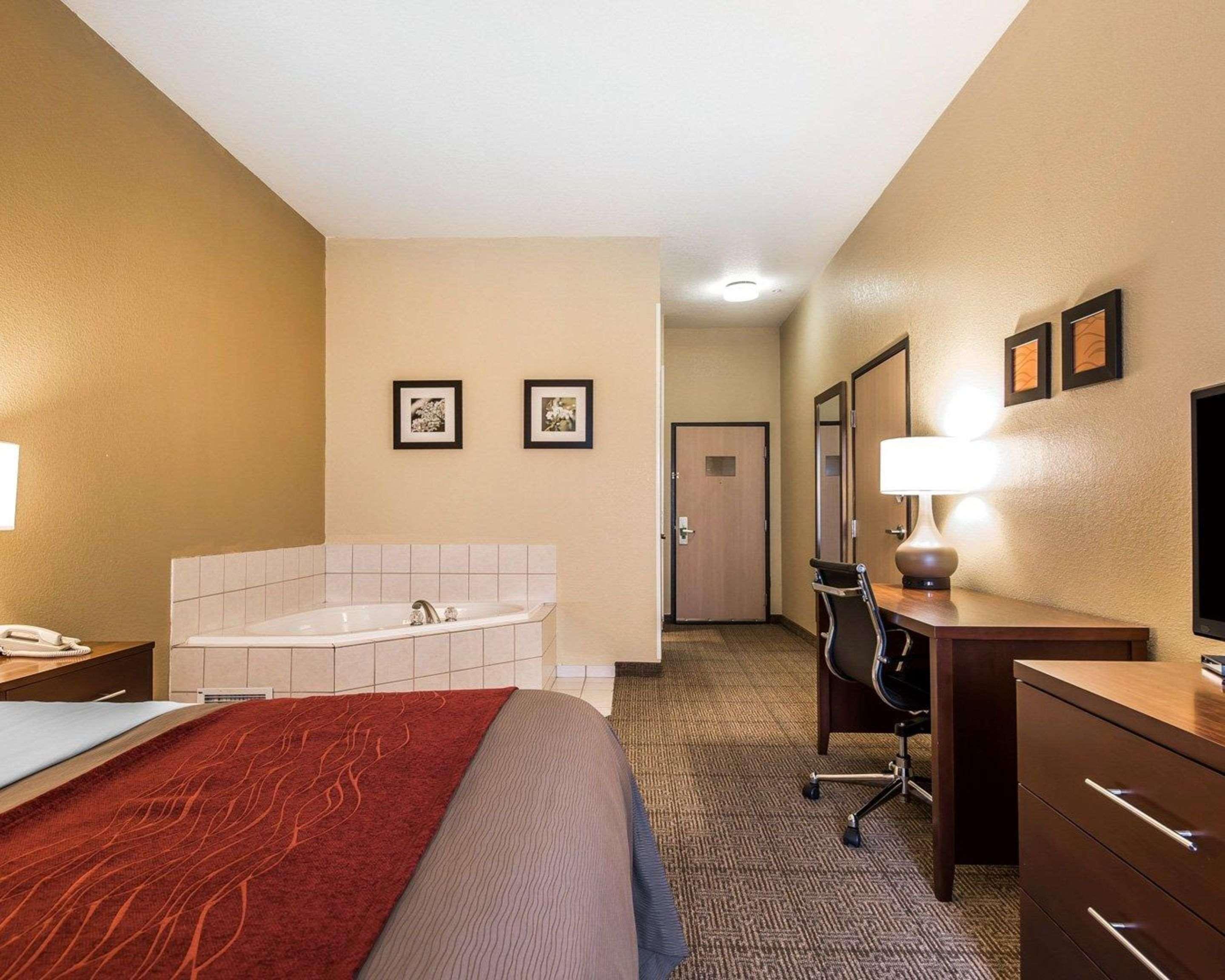 Quality Inn & Suites Bethany Exteriör bild