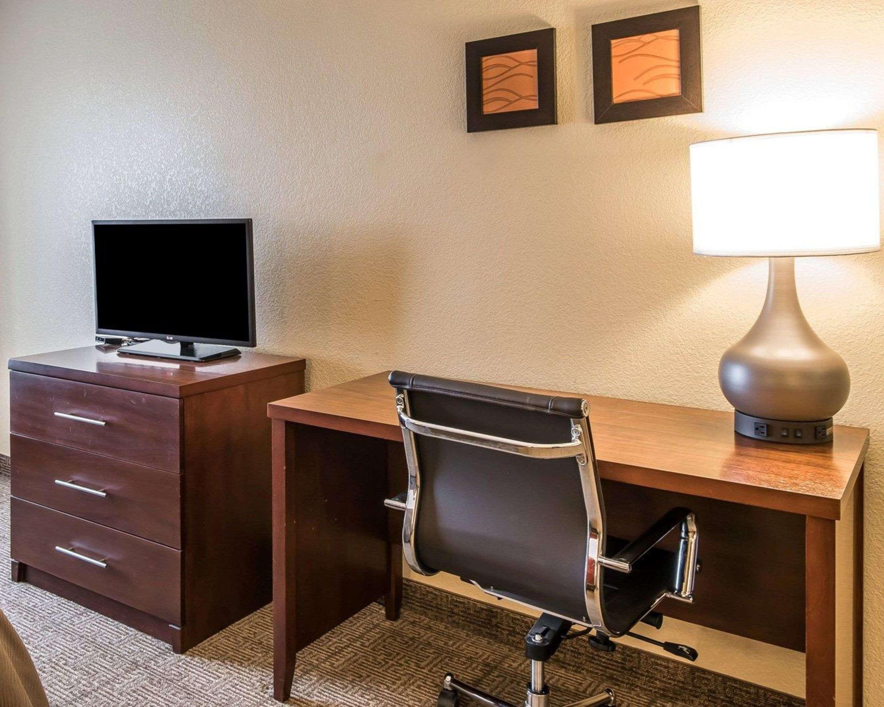 Quality Inn & Suites Bethany Exteriör bild