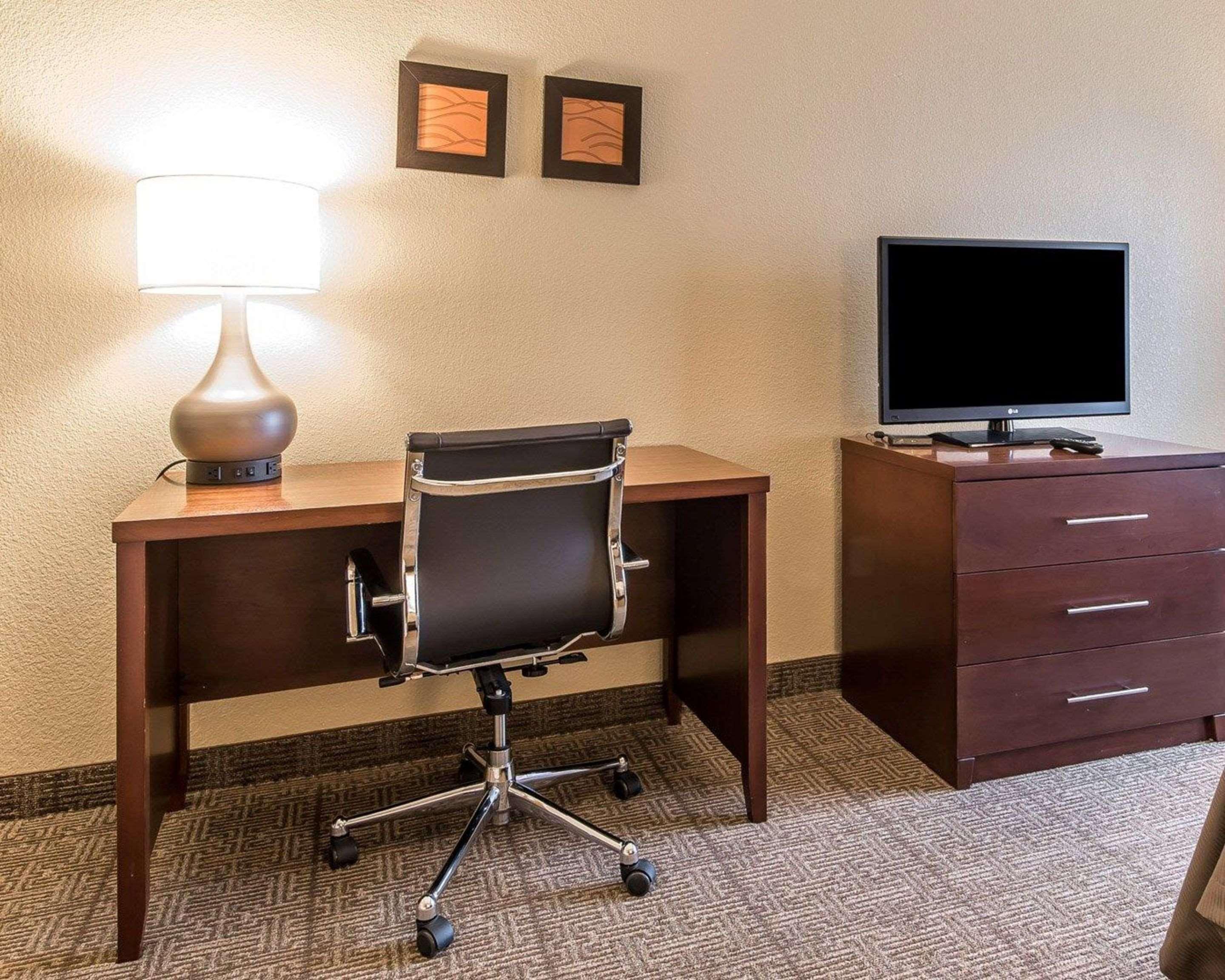 Quality Inn & Suites Bethany Exteriör bild