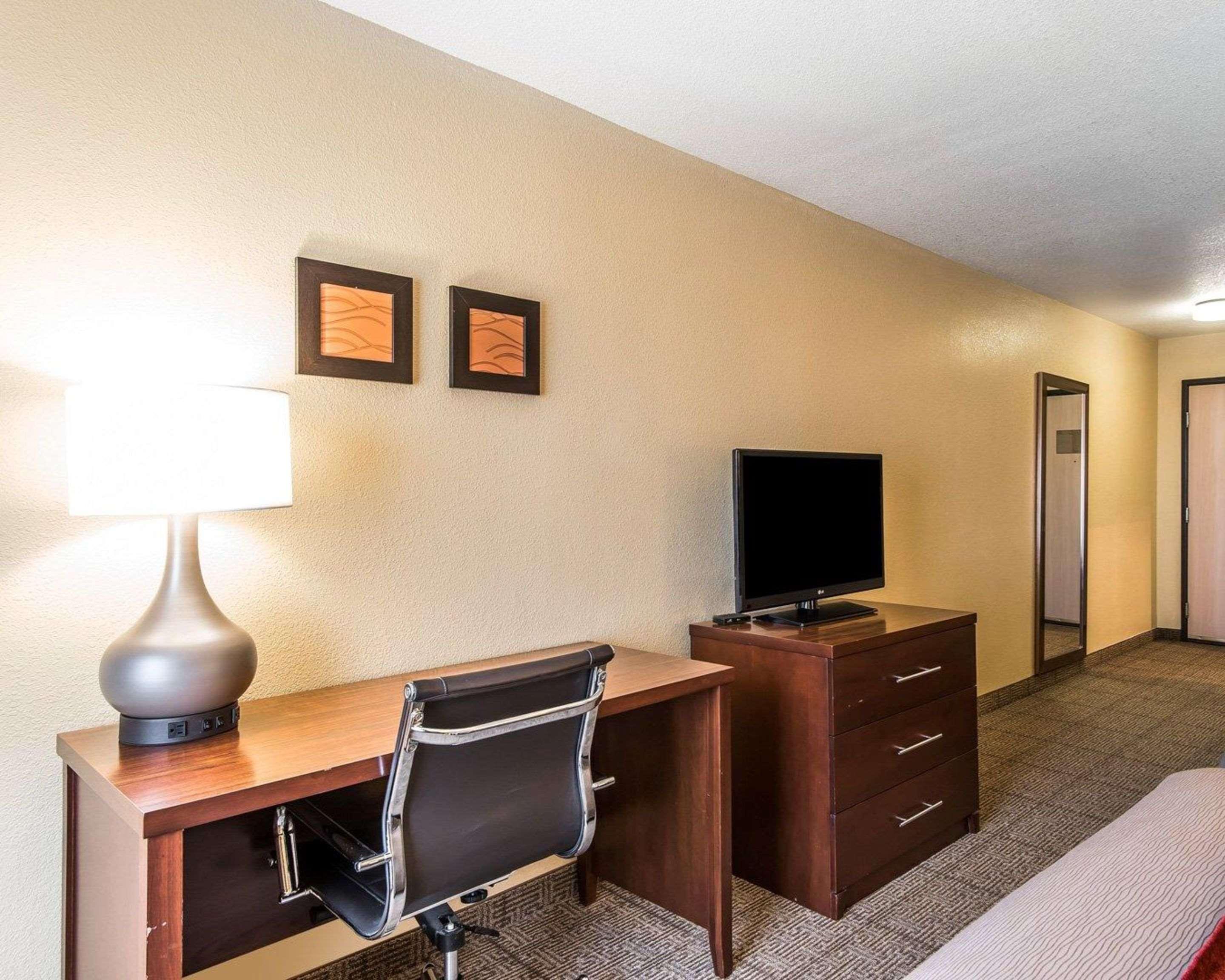 Quality Inn & Suites Bethany Exteriör bild