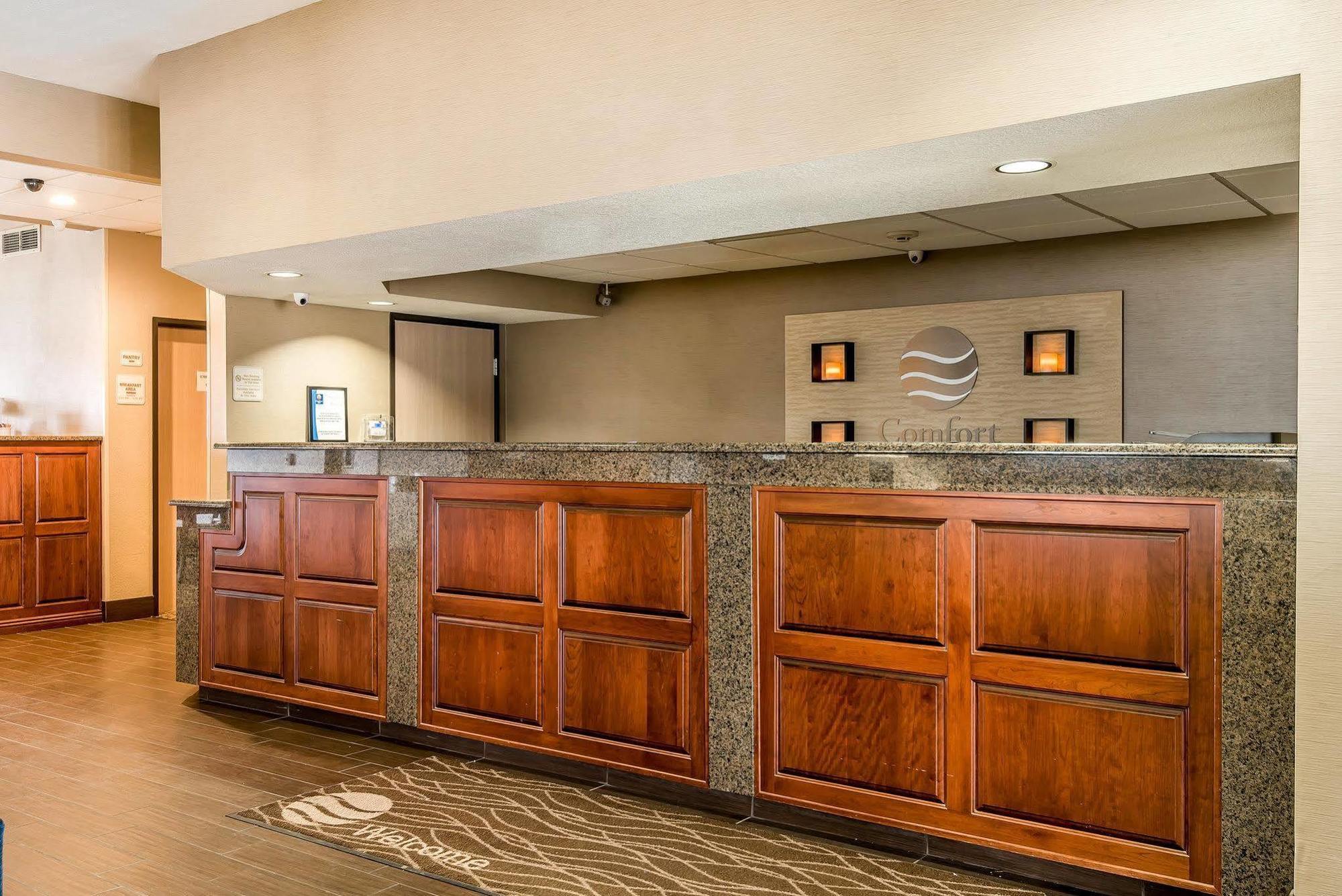 Quality Inn & Suites Bethany Exteriör bild